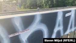 Studenti u blokadi objavili su i nepoželjne lokacije za lepljenje nalepnica. To su saobraćajni znak, svetla semafora, saobraćajno staklo.