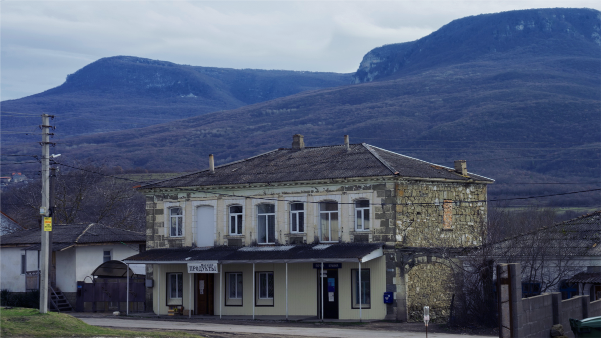 Крымскотатарская история, застывшая в камне и самане: село Плотинное  (фотогалерея)