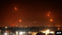 Ostilitățile dintre Israel și Hamas s-au intensificat miercuri dimineață și cel puțin 35 de oameni au fost uciși în Gaza și cinci în Israel