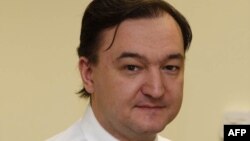 Сергій Магнітський, який стверджував, що розкрив корупційну схему виведення коштів з російського бюджету, помер в російському СІЗО в 2009 році