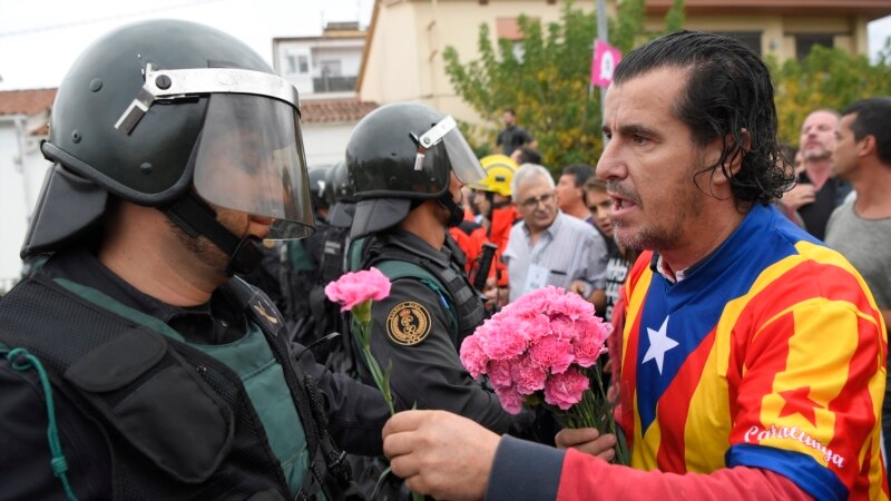 Каталония мустақиллик референдумида полиция билан тўқнашувлар бўлди