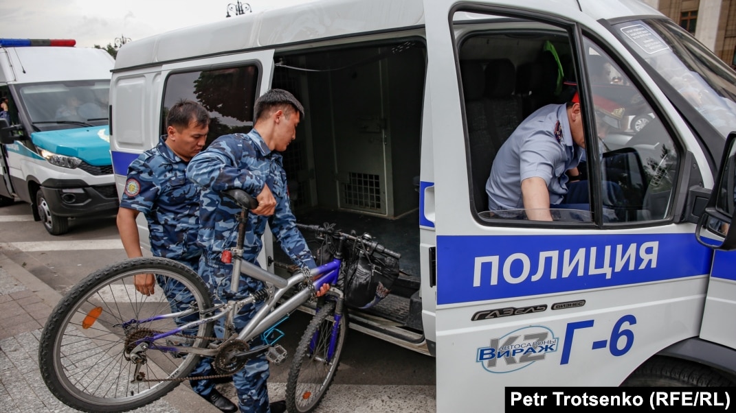 Анальды сперматозоидпен жағылған Франциядағы порно кино колледжі