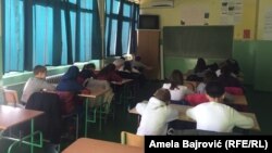 Učenici pohađaju nastavu na bosanskom jeziku, Novi Pazar, decembar 2016.