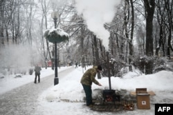 Volunteers have set up makeshift stoves in public parks for people to cook food on.