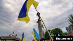 Проукраинский митинг в Донецке. Апрель 2014 года