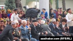 Ikinji Jahan Urşunyň tamamlanmagynyň ýyl dönümine bagyşlanan konsert, Aşgabat (arhiw suraty) 