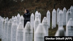 Žrtve se suočavaju sa kontinuiranim negiranjem zločina: Memorijalni centar Potočari u Srebrenici
