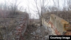 Колись це були трибуни. Фото березня 2019 року