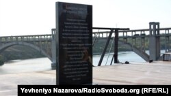 Зведення нового мостового переходу через Дніпро у Запоріжжі триває з 2004 року