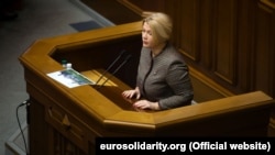 Депутат Верховної Ради Ірина Геращенко вимагає, щоб члени Кабінету міністрів прийшли на «годину уряду» до парламенту