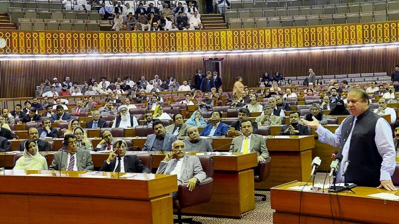 'پاکستان کې د پارلمان اييني موده له ګواښ سره مخامخ شوې'
