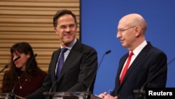 Генсекретар НАТО Марк Рютте та міністр оборони Великої Британії Джон Гілі під час пресконференції в день засідання Контактної групи з питань оборони України, 12 лютого 2026 року