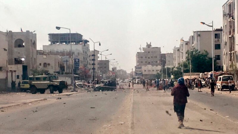 Dhjetëra të vrarë në një sulm pranë xhamisë në Jemen