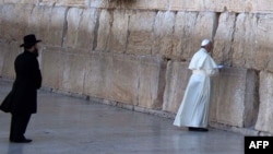 پاپ فرانسیس به تازگی به خاورمیانه سفر کرده بود