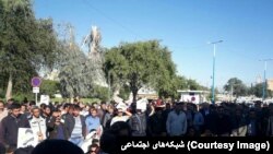 Iran - Haft Tappeh sugar factory workers continue their strike and protests. Photo received by Radio Farda on November 28.