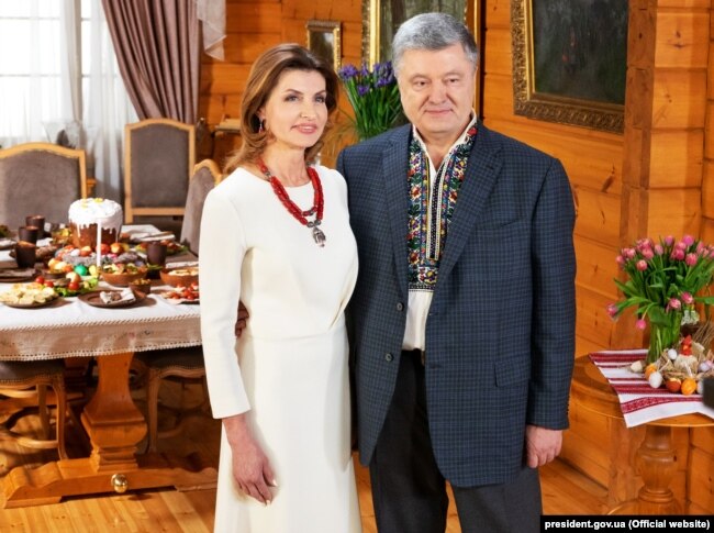 Шестой президент Украины Петр Порошенко и его жена Марина поздравляют сограждан с пасхальными праздниками. Апрель 2019 года
