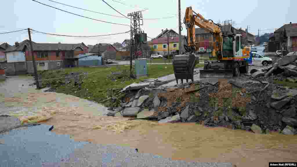 Vlasti su saopštile da su u opštini Mališevo evakuisali građane iz područja ugroženih poplavama.