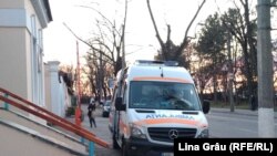 Chișinău: ambulanță în fața spitalului Toma Ciorbă (12 martie 2020)