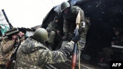 Ілюстраційне фото. Проросійські сепаратисти відправляються на фронт. Вуглегірськ, неподалік від Дебальцева, 2015 рік