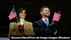 АҚШ вице-президенті Джей Ди Вэнс пен әйелі Уша Вэнс олимпиаданың ашылу салтанатында. Милан, Италия. 6 ақпан, 2026 жыл.