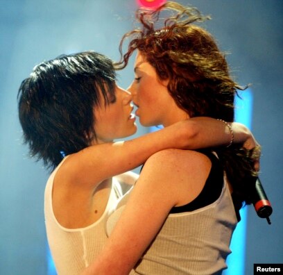 Бір-бірінің есегін ішіп жатқан тобыр