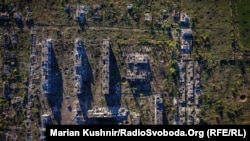 В останньому оновленні зазначається, що прямі збитки в Україні вже сягнули понад 195 мільярдів доларів США, порівняно зі 176 мільярдами доларів від лютого 2025 року