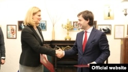 Ramona Mănescu, ministrul de externe al României și Nicu Popescu, ministrul de externe al R.Moldova, Chisinau, 9 octombrie 2019