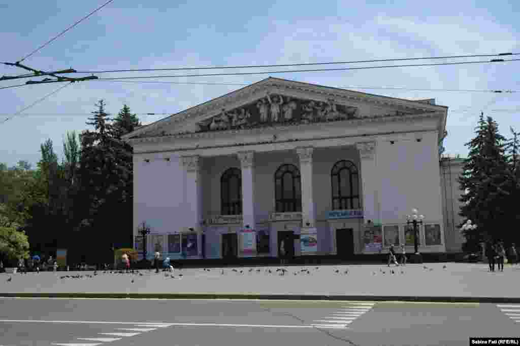 &nbsp;Mariupol 2016, Teatrul în apropierea căruia s-au dat lupte în 2014