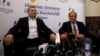 Ахтем Чийгоз (слева) и Ильми Умеров на пресс-конференции в Анкаре, Турция, 26 октября 2017 года