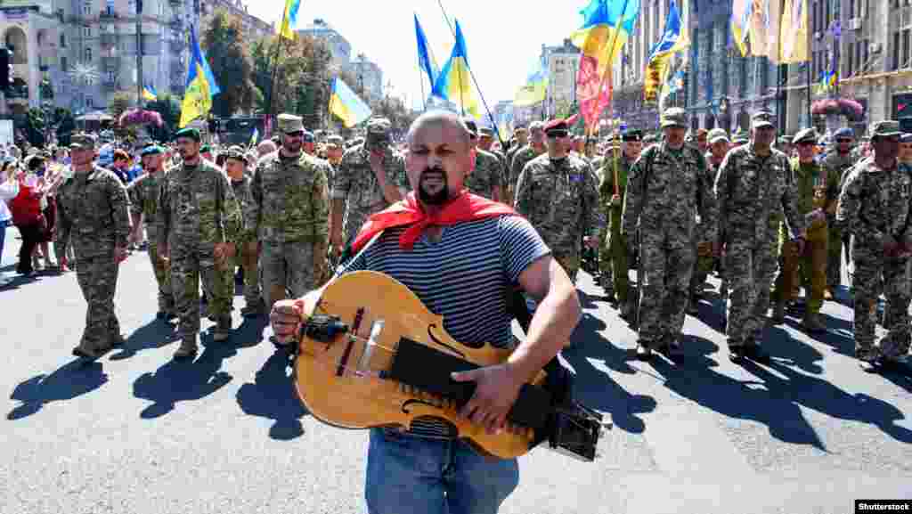 УКРАИНА - Кон средината на ноември би можело да се одржи мировен самит за Украина, во Париз, ако Киев и бунтовниците кои имаат поддршка од Москва го одржат прекинот на огнот.
