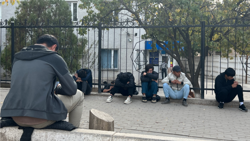 Diňle: Türkmen migrantlary gazanç üçin Gazagystany saýlaýar, serhetden geçmek kynlaşýar