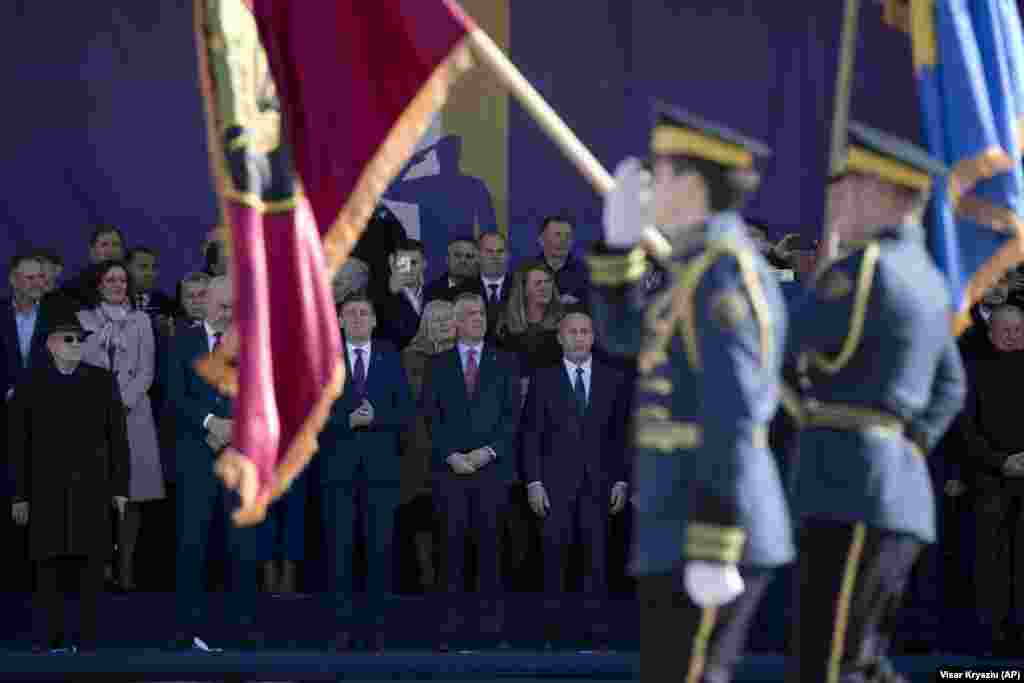 АЛБАНИЈА / КОСОВО - Косовскиот претседател Хашим Тачи во Тирана изјави дека на Косово му е потребна Влада која ќе работи подобро за социјална благосостојба во земјата, наместо да дава патриотски изјави.