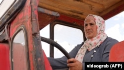 ‘Ova zemlja je naša’: Palestinka dobila dozvolu za traktor kako bi pomogla u obrađivanju zemlje