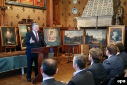 Ukrainian President Petro Poroshenko at a ceremony handing over the Italian artwork in Kyiv