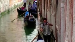 Туристи починають повертатися до Венеції після скасування карантинних обмежень (відео)
