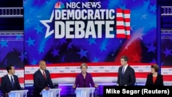 Pamje nga debati i kandidatëve demokratë për president të SHBA-së.