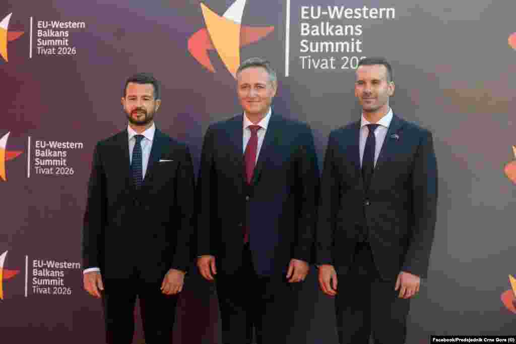 Crnogorski predsjednik Jakov Milatović je sa premijerom Milojko Spajićem na Lovćenu dočekao lidere Evropske unije i Zapadnog Balkana, uoči Samita EU–Zapadni Balkan koji će sjutra biti održan u Tivtu. Na fotografiji sa Predsjedavajućim Predsjedništva Bosne i Hercegovine Denisom Bećirevićem. 