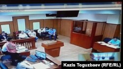 Суд по рассмотрению апелляционной жалобы делу о предположительно заказных публикациях о Казкоммерцбанке на оппозиционном сайте Nakanune.kz. Фото с монитора в зале для прессы. Алматы, 12 июля 2016 года.