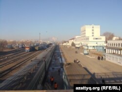 Вид на железнодорожную станцию Актобе. 12 декабря 2012 года.