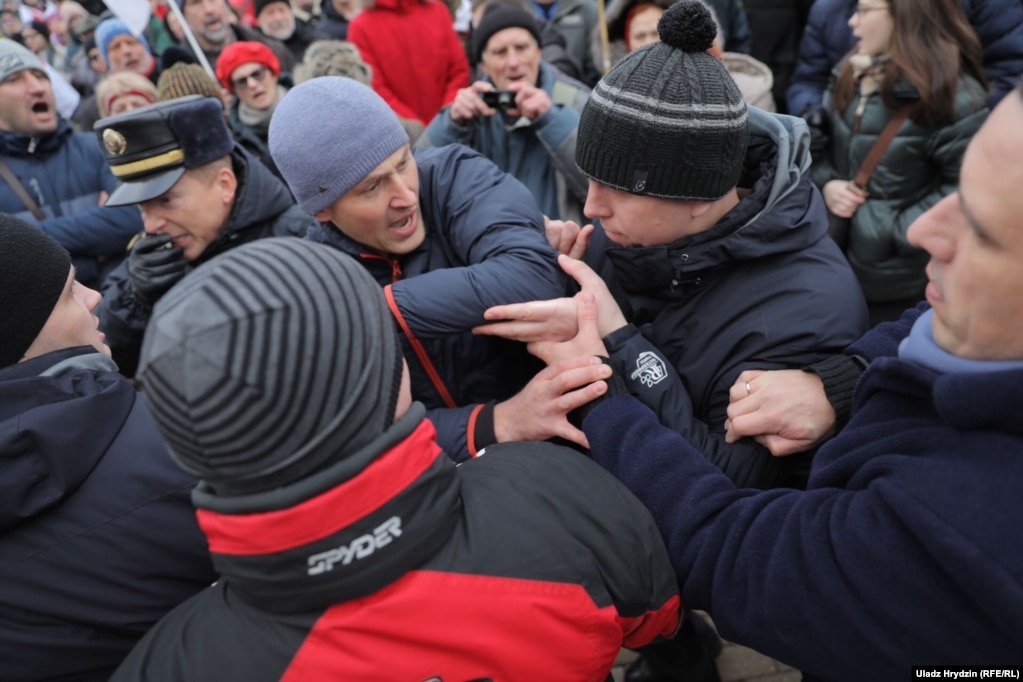 Протести у Мінську проти інтеграції з Росією (фото, відео, прямий ефір)