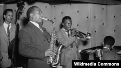 Charlie Parker, Tommy Potter, Miles Davis, Duke Jordan, Max Roach în 1947