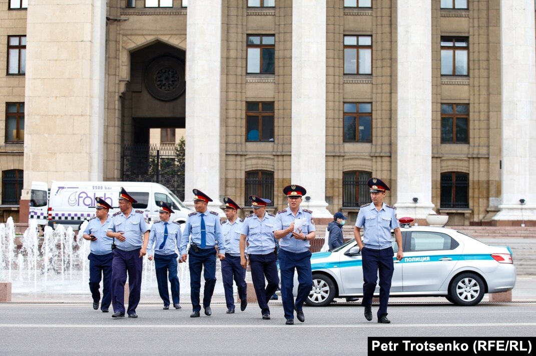 Көз жасымен үйдегі анальді бейне