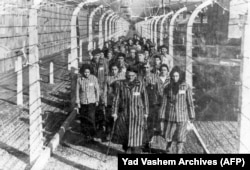 Фотография узников Освенцима в день освобождения