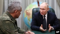 پوتین در گفت‌وگو با وزیر دفاعش در اوائل نوامبر ۲۰۲۳