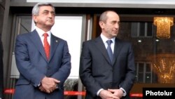 Keçmiş Ermənistan prezidentləri Serzh Sargsyan və Robert Kocharyan. 4 Aprel, 2008.
