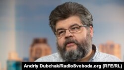 Водночас Богдан Яременко заявляє, що передасть заяву голові парламенту, якщо відставку прийме фракція «Слуга народу»