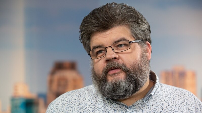 Украина депутати парламент мажлисида фоҳиша билан онлайн суҳбатлашгани учун узр сўради