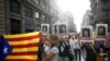 Хора излязоха по улиците на Барселона, носейки портретите на осъдените сепаратистки лидери и знамето на Каталуния, след произнасянето на присъдите