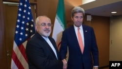 US Secretary of State John Kerry (R) poses for a photo opportunity prior to a meeting with Iran's Foreign Minister Mohammad Javad Zarif April 19, 2016 at the United Nations in New York.