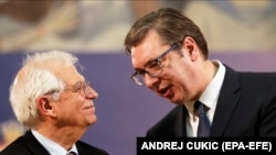 Žozep Borelj, komesar za spoljnu politiku i bezbednost EU, i Aleksandar Vučić, predsendik Srbije, nakon sastanka u Beogradu 31. januara 2020. Srbija je deset godina u procesu pregovora sa EU, a da bi postala članica potrebno je da poputno uskladi svoju spoljnu politiku sa politikom Unije.